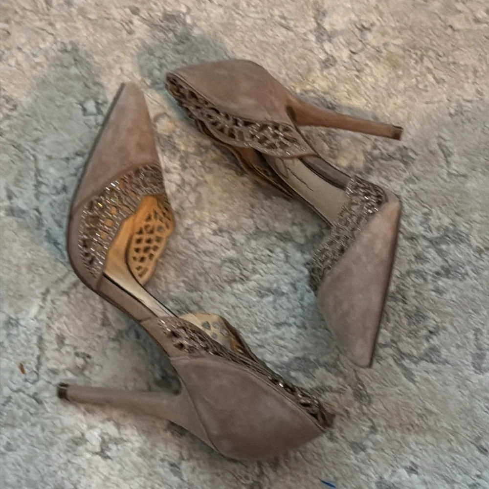 Jessica Simpson‎ Teriann tan suede slip on heels pump embellished cut out trim 7